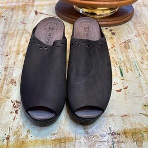 Mephisto Peep Toe clogs mid heel women’s size 8 black leather